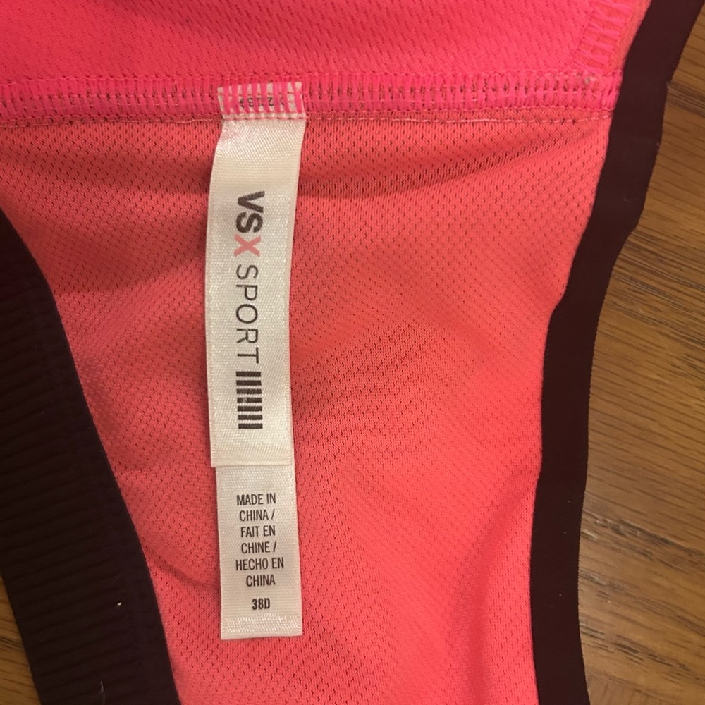 Victoria’s Secret VSX Incredible Sports Bra with Racerback - Picture 4 of 5